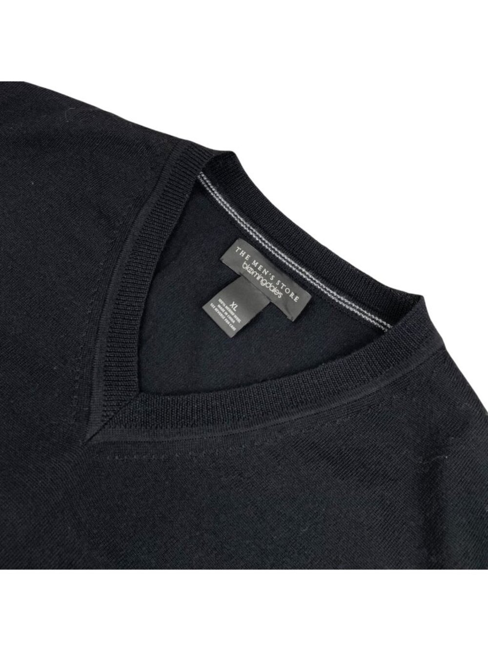 Bloomingdale's Men's 100% Wool V-Neck Pullover Sweater Black • XL